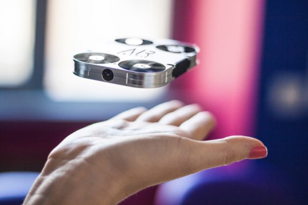 Arriva AirSelfie, la prima flying camera tascabile