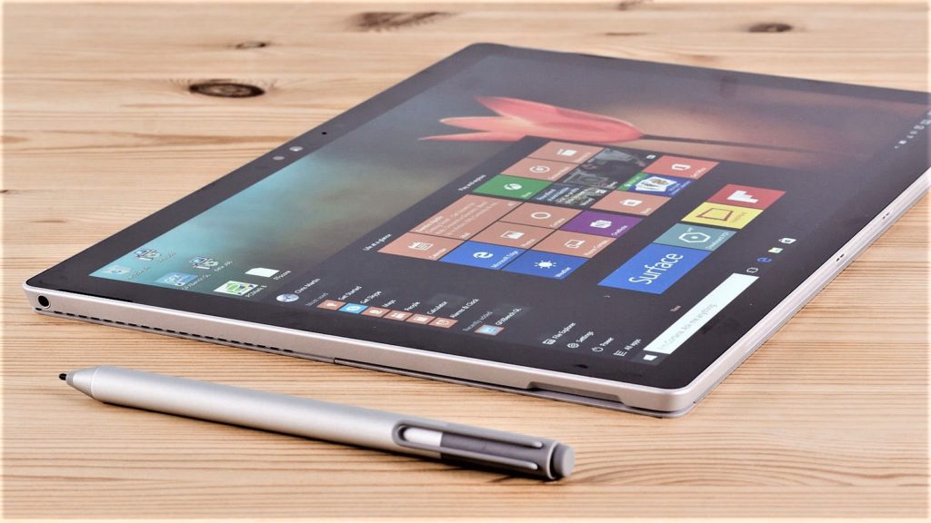 Microsoft Surface Pro 5 con display 4K e 512GB di SSD