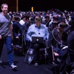 Facebook: in arrivo i guanti per la realtà virtuale