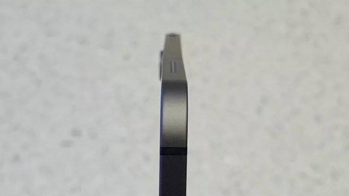 Apple iPad Pro 2018, chassis leggermente piegato su alcune unità