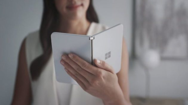 Microsoft Surface Duo fa bella mostra di sé su Twitter - FOTO